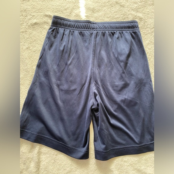 Boys size 8 shorts - Picture 3 of 4